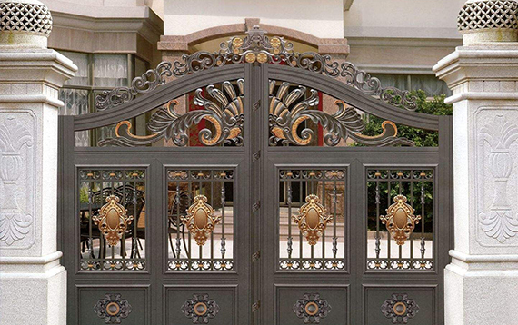 別墅庭院銅門(mén)是別墅重要的裝飾材料